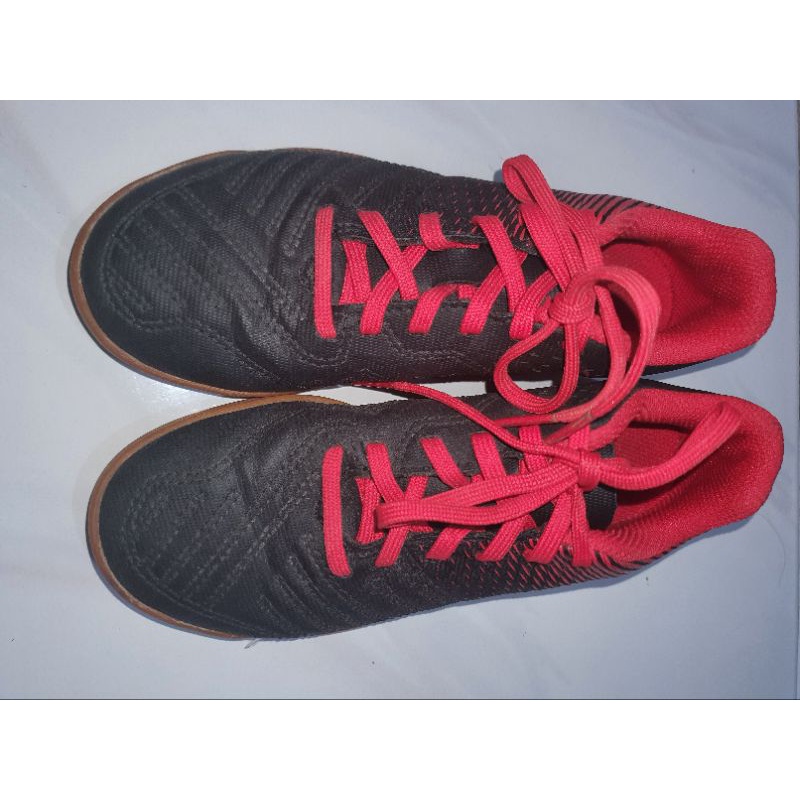 PRELOVED KIPSTA KIDS FUTSAL SHOES NO. 31 (19.5 CM)