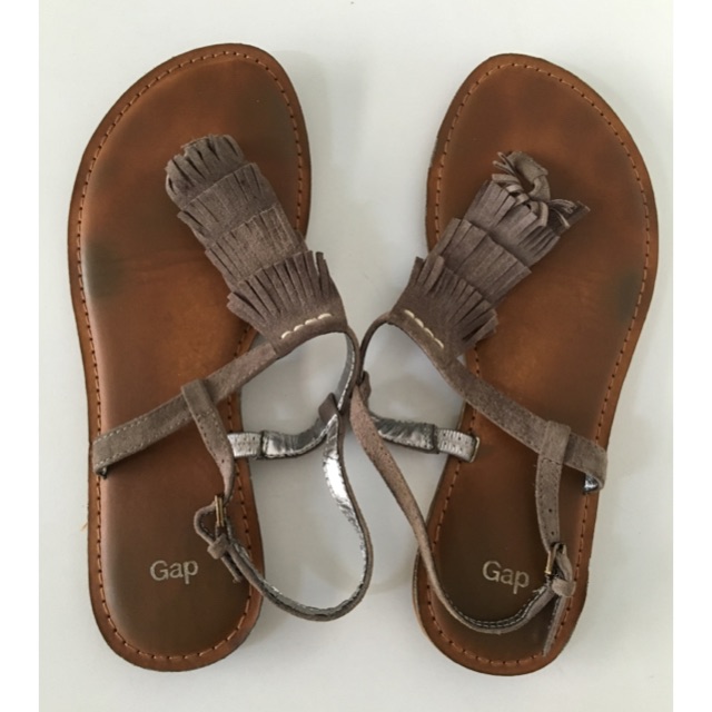 (USED) รองเท้าแตะรัดส้น GAP เบอร์ 7ของแท้