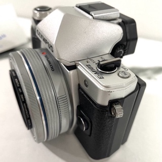 Olympus OMD E-M10II+14-42mm f/3.5-5.6 EZ - มือสอง สภาพดี ใช้งานได้ปกติเต็มระบบ สินค้ามีประกันหลังการขาย