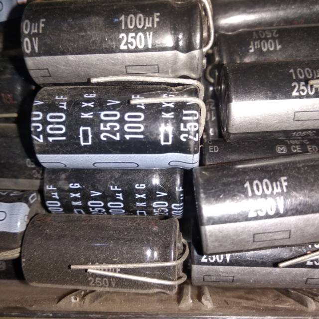 ELCO 100 UF 250V****