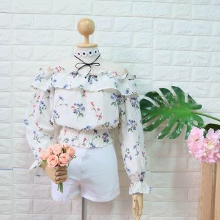 เสื้อคอป สมอคเอว แขนยาว
ผ้าลายดอกเนื้อดี งานสวยน่ารักมากกก