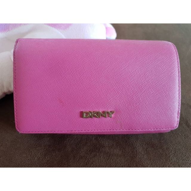 กระเป๋าสตางค์ DKNY