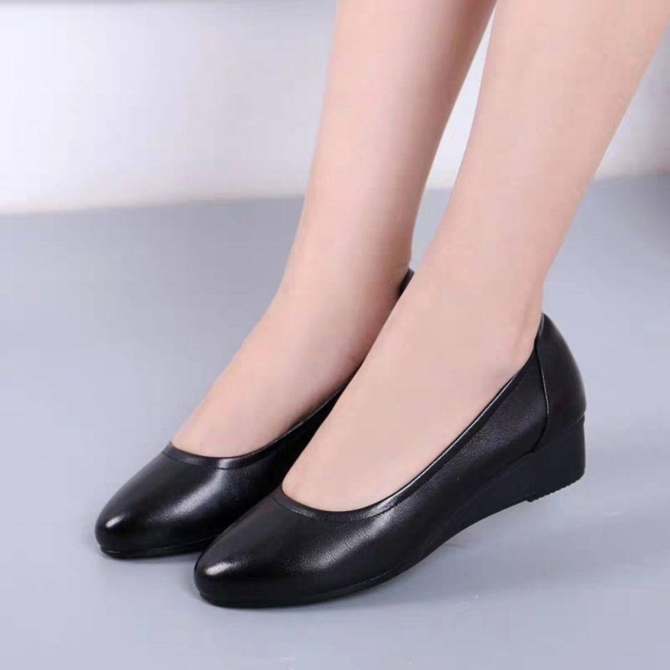 รองเท้าคัชชูส้นเตารีด 2020หนังนิ่มลิ่มกับรองเท้าหนังสีดำสบายรองเท้าทำงานมืออาชีพหญิงปากตื้นด้านล่างแบนทำงานรองเท้าแม่ด้า