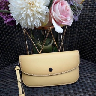 ราคา 3,100.- งาน shop ไม่มีถุงผ้า Coach 1941 Clutch in Glovetanned Leather Sunflower 58818 Width7 1/4" Height4 1/4"