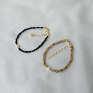 สร้อยข้อมือ ลูกปัดสีดำ Black Crystal Bead ลูกปัดแก้วคริสตัล x ไข่มุกแท้ ไข่มุกน้ำจืด Boho Bracelet Tinypearlxoxo N1165