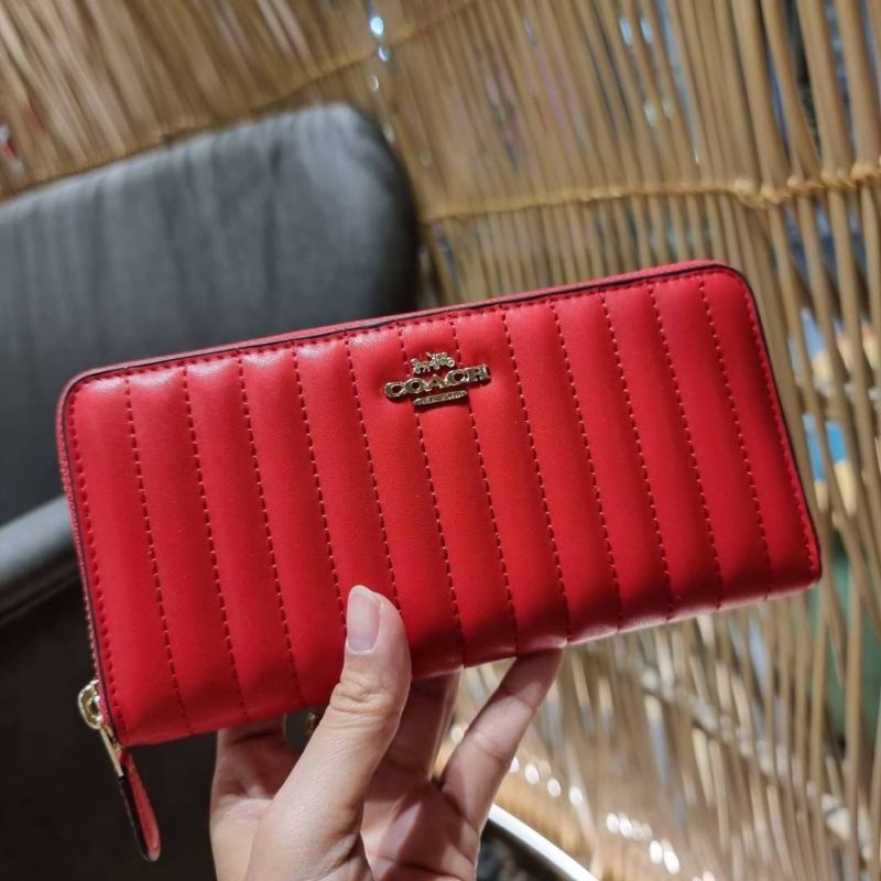 กระเป๋าสตางค์ ใบยาว Coach แท้💯 สีแดง ผู้หญิง กระเป๋าเงิน กระเป๋าตัง ของขวัญ