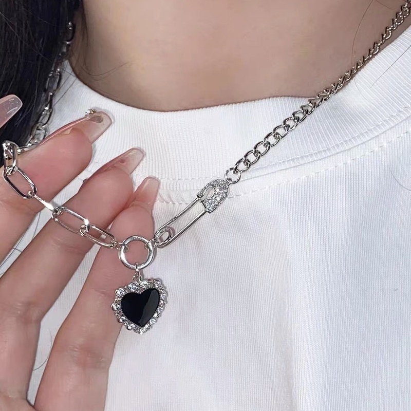 เครื่องประดับ สร้อยคอโชคเกอร์ จี้รูปผีเสื้อ ประดับไข่มุก และคริสตัล หรูหรา แฟชั่นสําหรับผู้หญิง