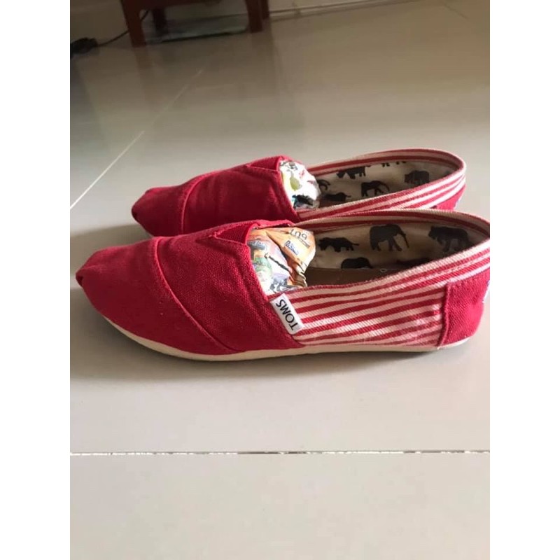 รองเท้าToms แท้ สีแดง