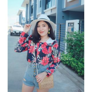 เสื้อคอปกแต่งระบายผ้าพื้นสีขาว