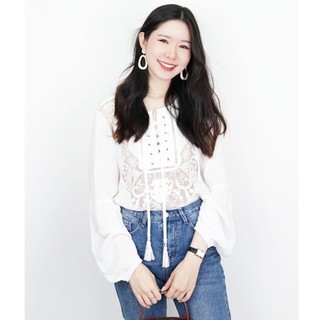 Embroidery lace up blouse (มือหนึ่ง)