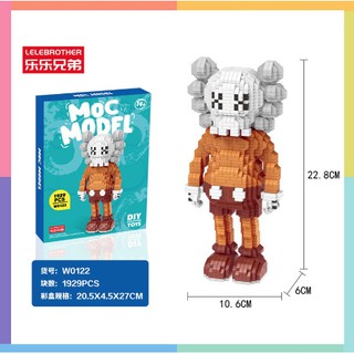 ตัวต่อนาโนหัวสีเทา เสื้อสีน้ำตาล Moc Model W0122 KAWS  สุดเท่ห์ มาใหม่ล่าสุด​ ต่อง่าย จำนวน 1929 ชิ้น