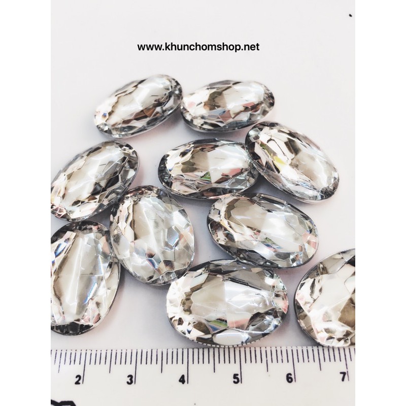พลอยเรซิ่นทรงรีใสก้นนูนเจียรเหลี่ยมสวย10ชิ้นขนาด2.5cm