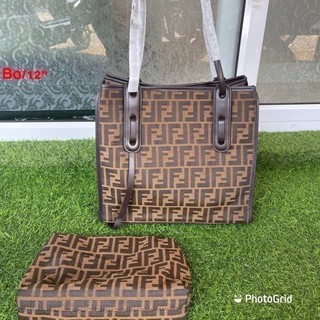 กระเป๋าสะพายข้าง fendi size12”