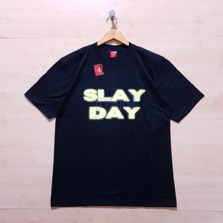 เสื้อยืดผู้ เสื้อยืด ลาย Ossu SLAY THE DAY สีดํา S-5XL