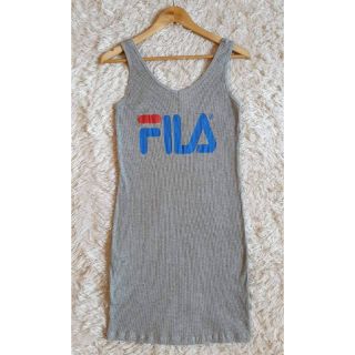 FILA เดรส ผ้าร่องยืดตามตัว