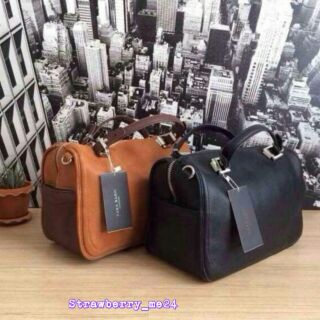 ZARA SQUARE BOWLING BAG
Size : 13x30x15 cm.
Color : น้ำตาล/ดำ