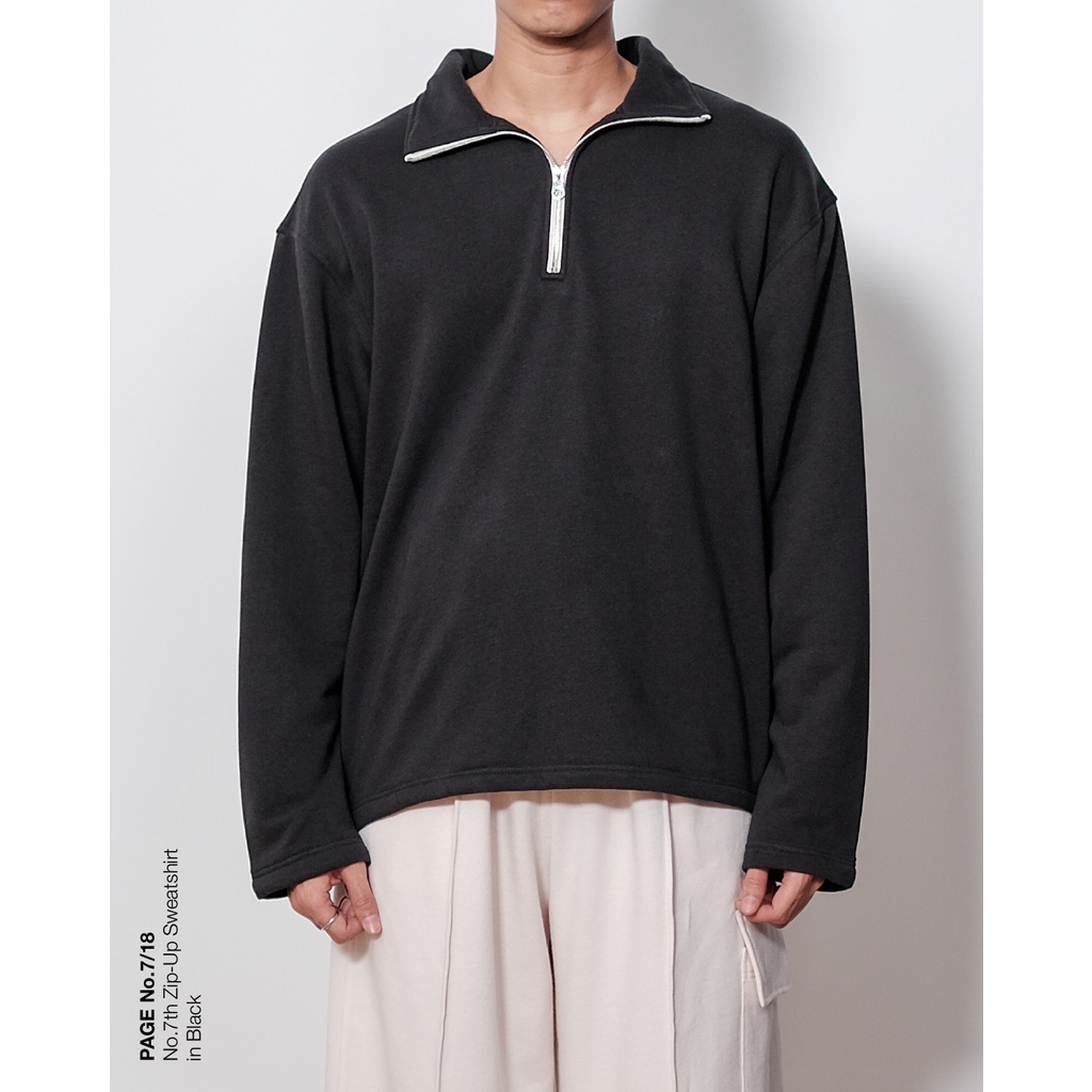 7/18 No.7th Zip-Up Sweatshirt in Black | เสื้อสเวตเชิ้ตดีเทลผ่าข้าง และ ซิปคอเปิด Sporty Style สีดำ