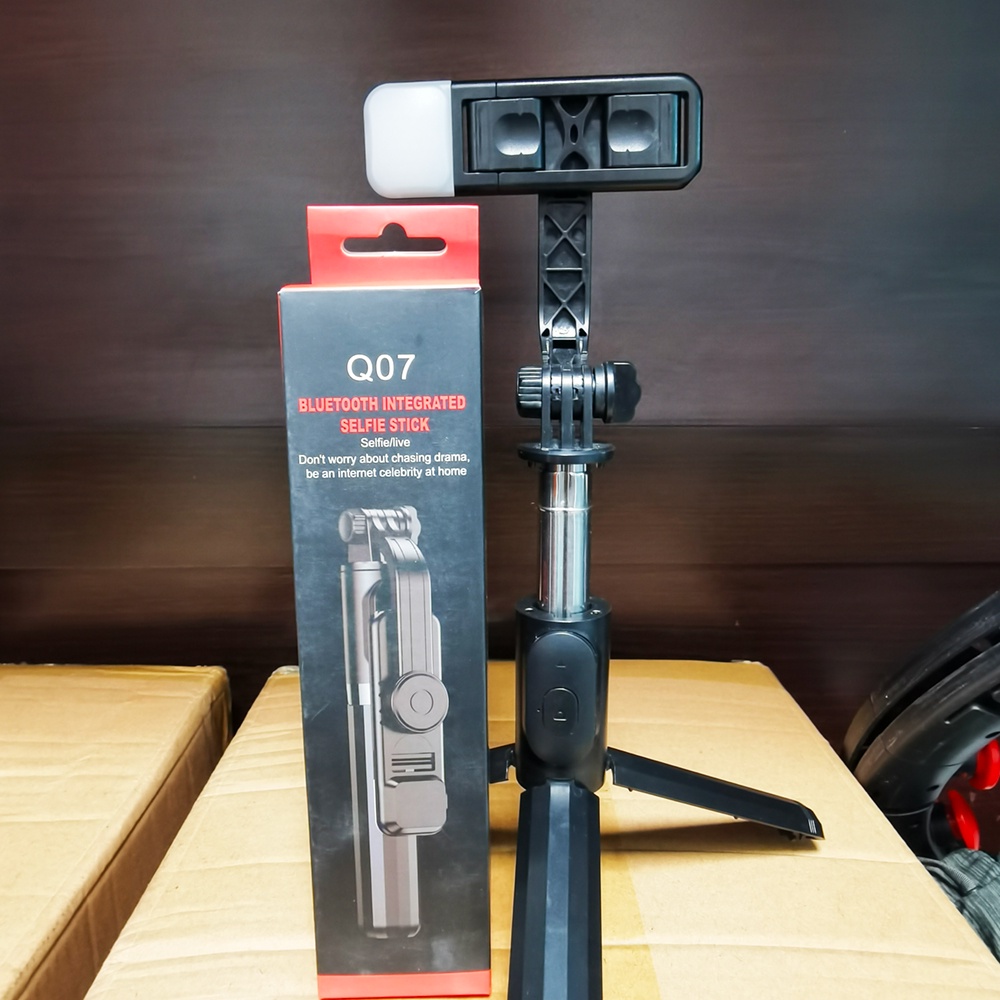 Q07(LED)  ไม้เซลฟี่ 3 In 1 Selfie Stick ขาตั้งถ่ายทอดสด มีไฟLEDเพิ่มความสว่างไสว ออกแบบง่าย พกพาสะดวก - รูปที่ 6