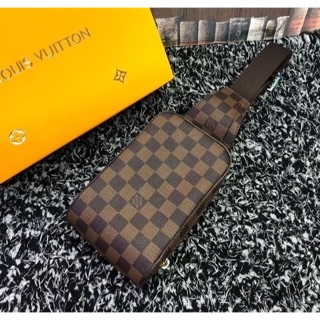 คาดอก Louis Vuitton