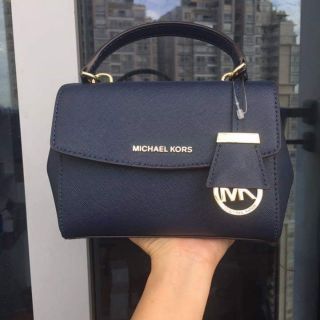 Michael kors ava