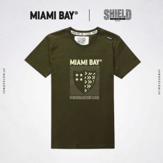 Miami Bay เสื้อยืดชาย รุ่น Shield สีเขียวขี้ม้า