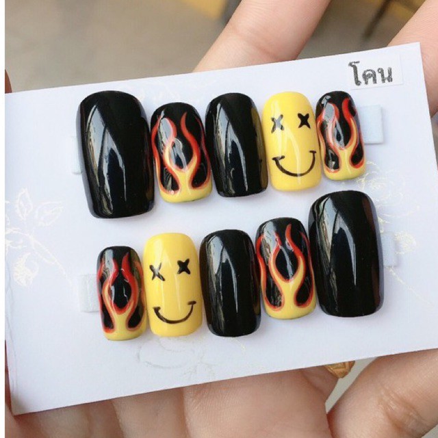 เล็บเจลสำเร็จรูป แถมกาว ตะไบ สั่งทำลายอื่นได้เลยนะคะ