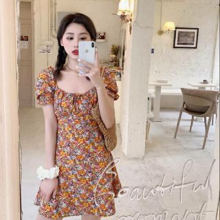 Orange Flower Dress
มินิเดรสลายดอกส้ม แขนดอลลี่  สม็อกด้านหลัง มีซับใน ซิปหลัง