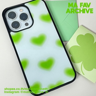 (pre-orderจากเกาหลี) mafavarchive - Green heart flutter epoxy case เคสมือถือคลุมรอบเครื่อง ขอบยางดำ ลายหัวใจจิ๋ว สีเขียว