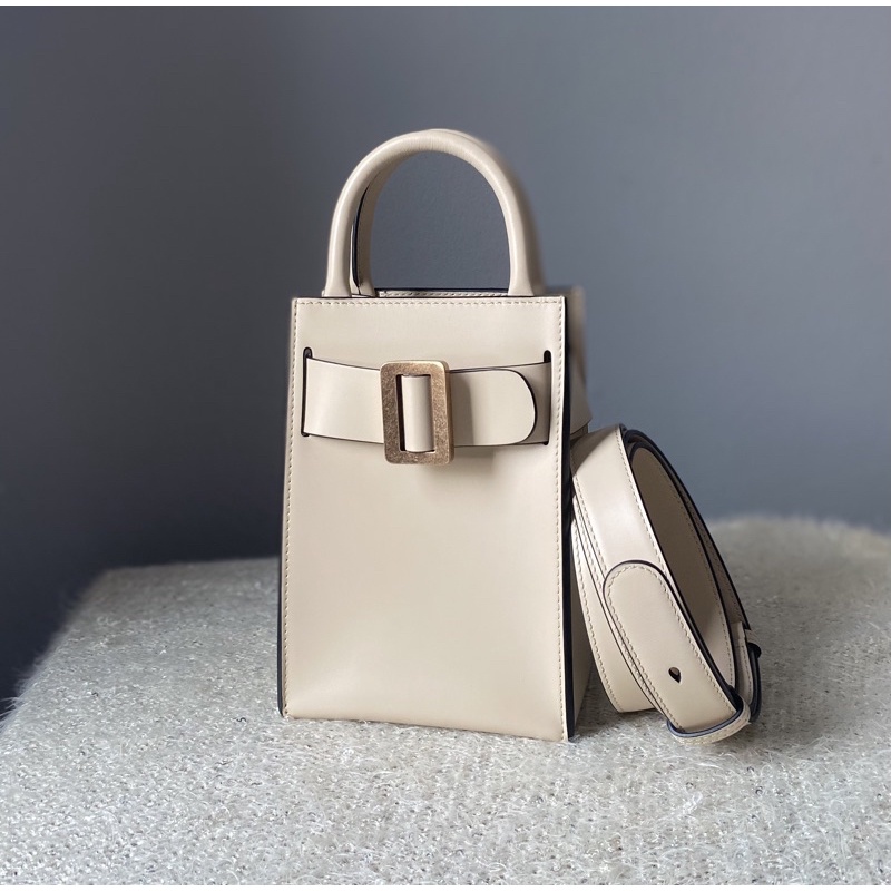 new boyy bobby tourist