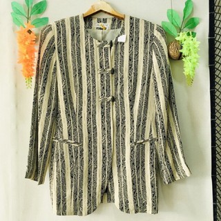 เสื้อ New Varna กระดุมจีนลายสวยมาก บ่า17,รอบแขน15,อกฟรี-40,เอวฟรี-35,ยาว28 งานค้างสต็อคญี่ปุ่น เคลียร์ขายมือสอง