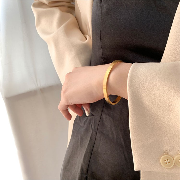 【Miss Lady】 S035  สร้อยข้อมือเหล็กไทเทเนียมแฟชั่นสำหรับสุภาพสตรี สร้อยข้อมือ กำไลข้อมือ ป้องกันอาการแพ้ 18K   ปรับได้  เคลือบทอง เครื่องประดับสำหรับสุภาพสตรี