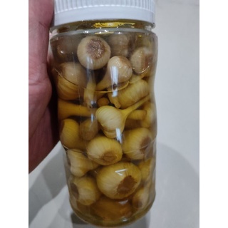 กระเทียมดอง home made ไม่ใส่สารใดๆ น้ำหนักรวม ประมาณ 470 กรัม Garlic pickle