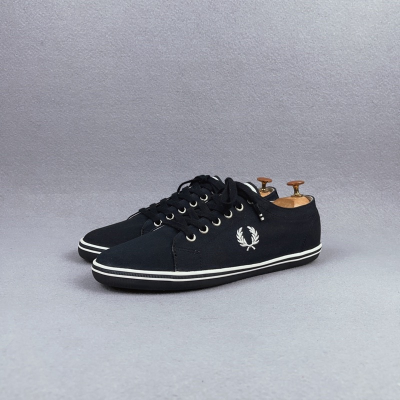 รองเท้ามือสองแท้ Fred Perry ของแท้100% Size :: 42eu / 27cm