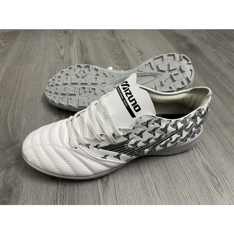 Mizuno Morelia Neo III Pro As TF Soccer Shoes สีขาว