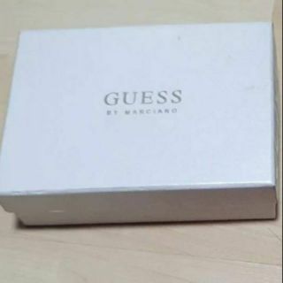 กล่องกระเป๋าสตางค์ Guess