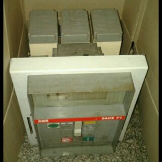 เบรกเกอร์กระแสสูง แบรนดัง ABB Air circuit breakers 1600A ขนาด 3 สาย