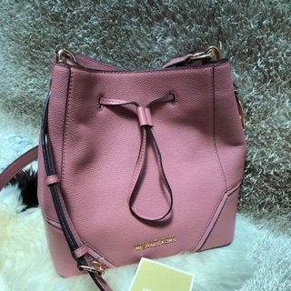 MICHAEL KORS Nicole Bucket Bag Rose ขนาด  H 9" L 8" W 5" Crossbody Strap