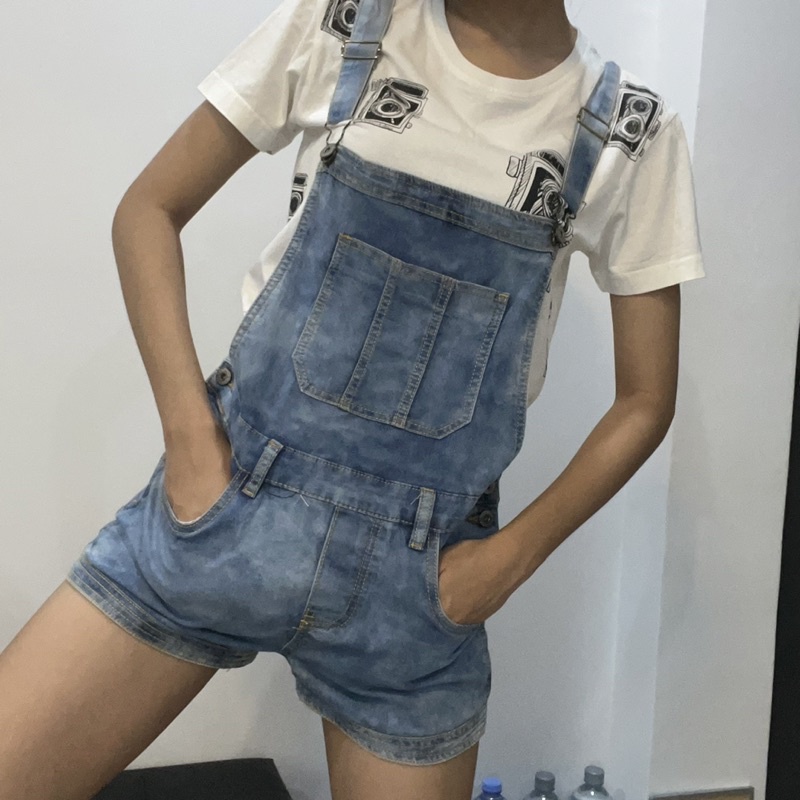 ชุดใส่ไปคาเฟ่❤️‍🔥เอี๊ยมยีนขาสั้นใส่แล้วลดอายุ55555