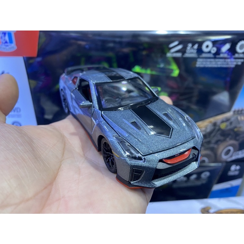 โมเดลรถเหล็ก Nissan GTR-R35 GTสเกล1:32 รายละเอียดสวยสมจริงทั้งภายนอกและภายในเป็นงานโมเดลสำหรับตั้งโชว์