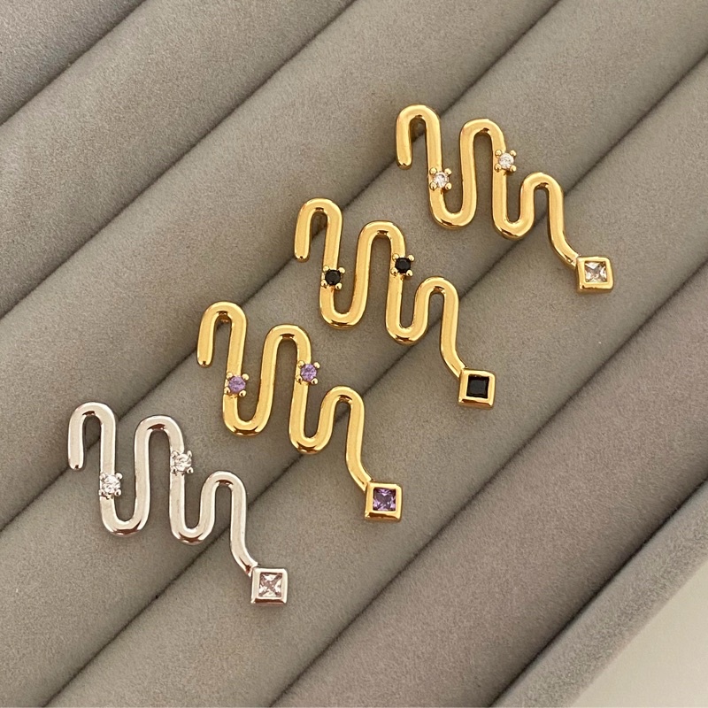 RINDA.STUDIO - RD signature snake (ต่างหูก้าน)