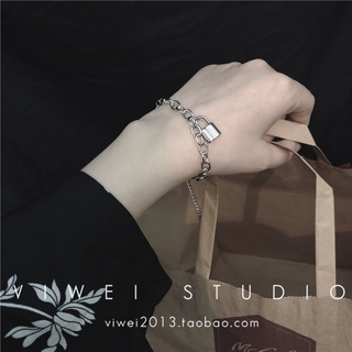 Ins สร้อยข้อมือจี้ล็อคโลหะ