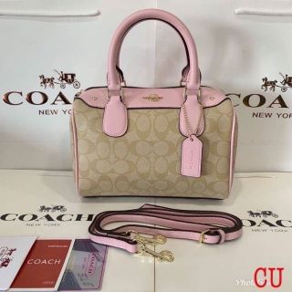 Coach หมอน ลายซิกเนเจอร์