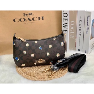 COACH JES BAGUETTE IN SIGNATURE CANVAS WITH VINTAGE MINI ROSE PRINT ((C6817))