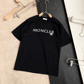 เสื้อเชิ้ตแขนสั้น คอกลม ทรงหลวม พิมพ์ลายตัวอักษร Moncler label สไตล์สร้างสรรค์ เข้ากับทุกการแต่งกาย สําหรับผู้หญิงสามารถ