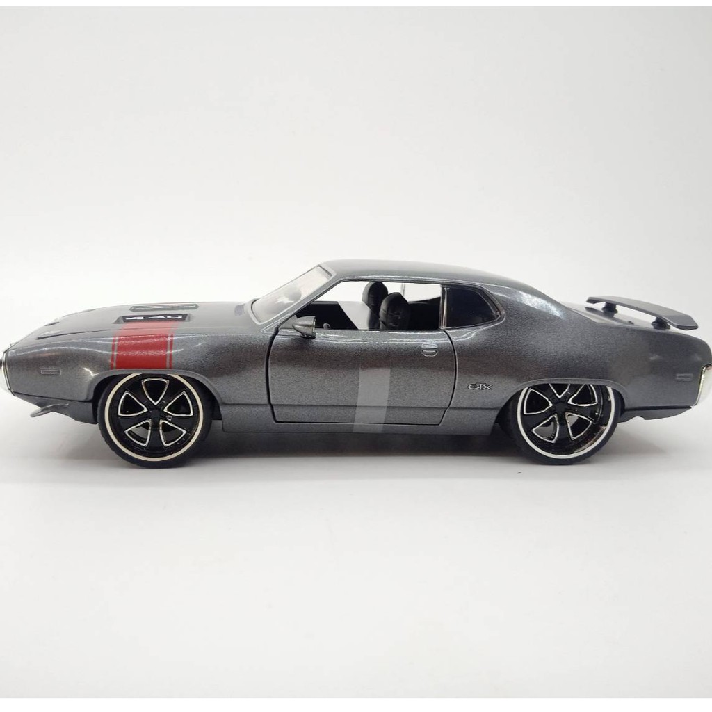 รถโมเดล 1972 PLYMOUTH GTX อัตราส่วน 1:24 หน้ารถหลังรถและประตูเปิดได้_ Jada 30530