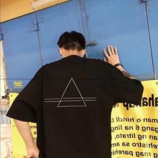 หุ้น ชาย เสื้อยืดเกาหลี หลวม Oversized เสื้อยืด สามเหลี่ยม พิมพ์ คอลูกเรือ นักเรียน แขนสั้น เสื้อยืด