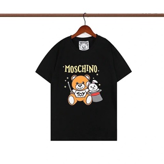 Moschino &lt; Tag+Collar Label &gt; เสื้อยืดแขนสั้น พิมพ์ลายหมีบราวน์ สําหรับผู้ชาย และผู้หญิง 2022