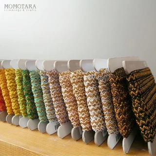 MOMOTARA No. 3006 (ชุดที่ 1) เทปทอ Knit ลายโค้ง Scroll Knit ขนาด 0.7 CM ยาว 18 หลา เทป ริบบิ้น วัสดุตกแต่ง diy งานฝีมือ