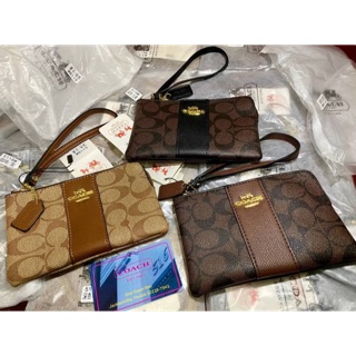 พร้อมส่ง coach คล้องมือ1ชิป ไซส์ S Corner Zip Wristlet