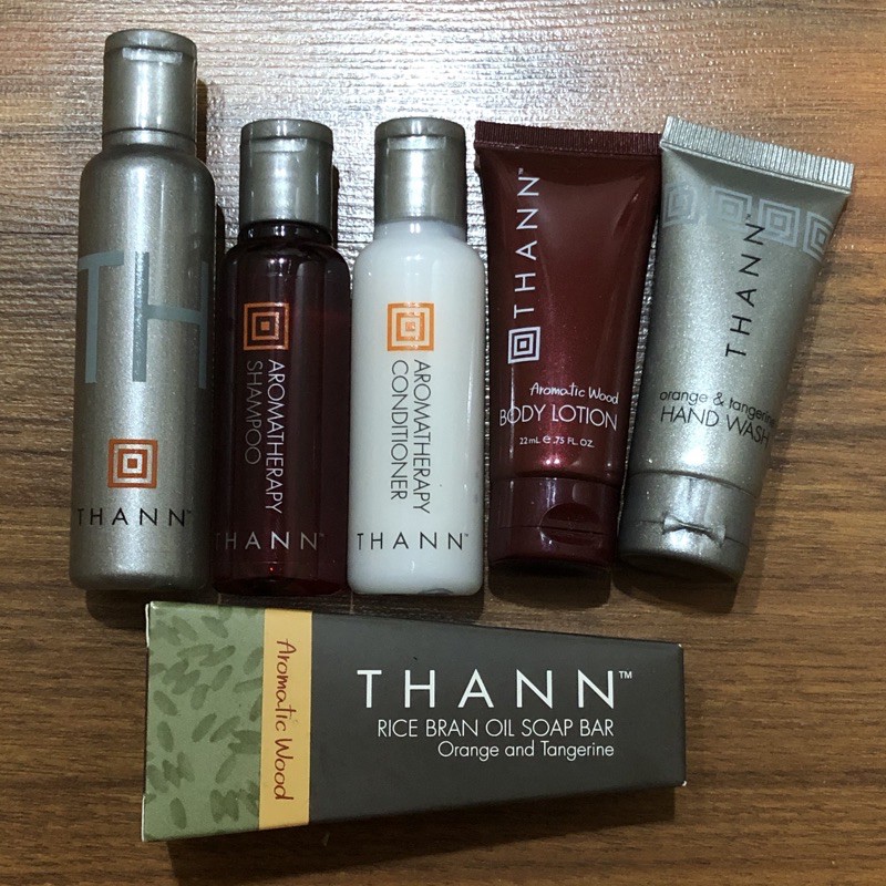 (อัพเดท 6/23) THANN ธัญ กลิ่น Aromatic Wood Amenities ขนาดพกพา เจลอาบน้ำ สบู่ก้อน แชมพู แชมพู ครีมนว